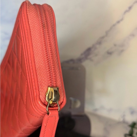 Chanel Pink Quilted Wallet on Chain - Picture 4 of 11